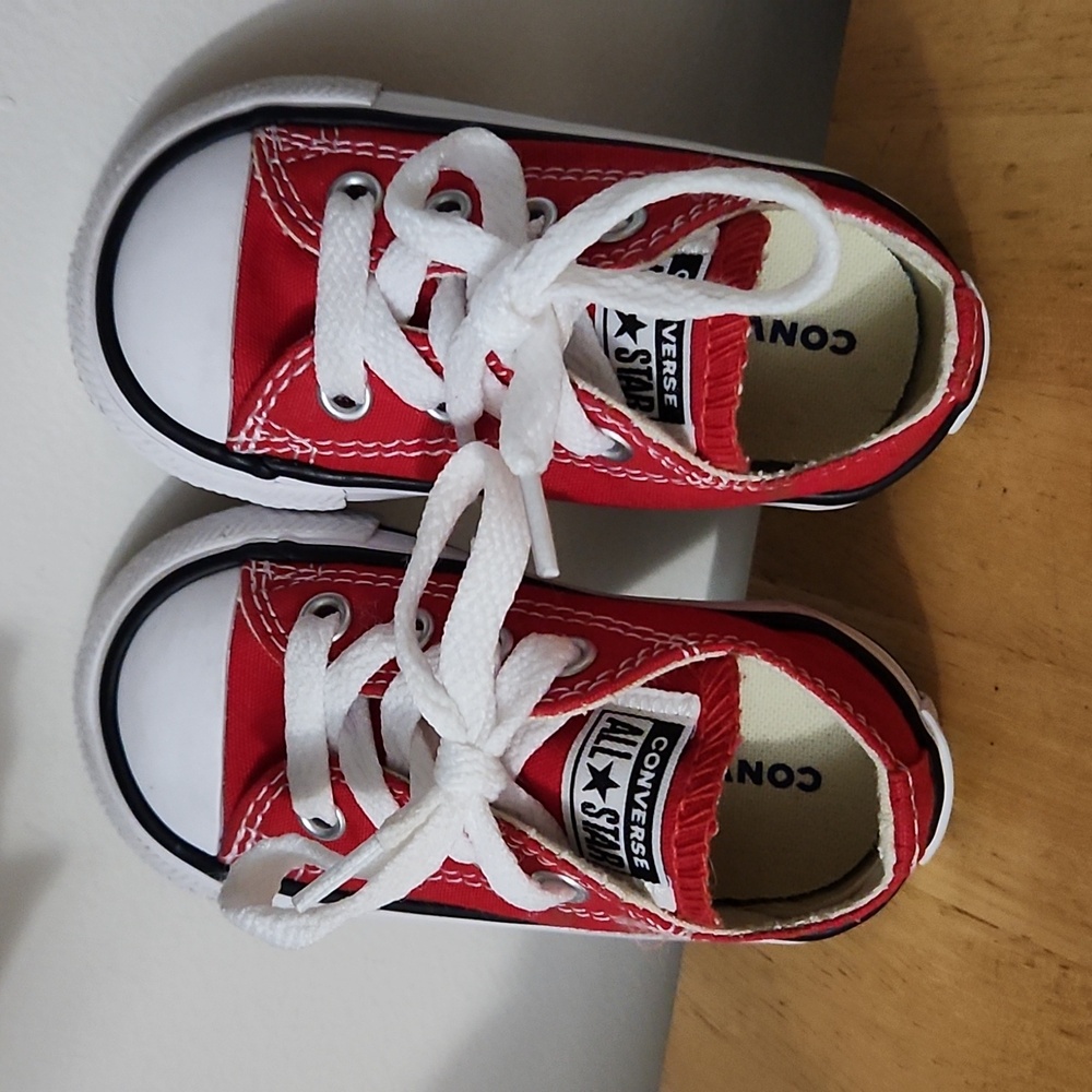 Converse - Picture 2 of 3